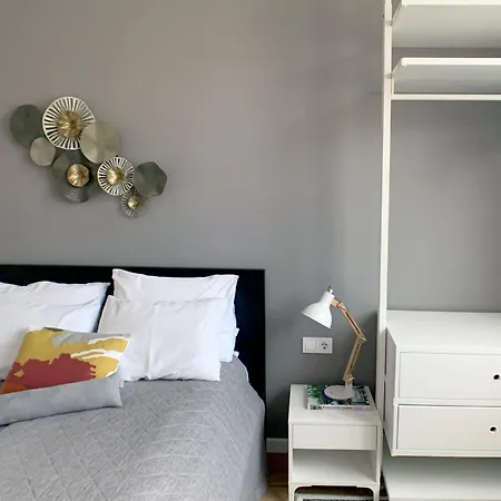 Apartmán Elegant Getaway Near Iconic Eagles' Bridge By Flat Manаger *