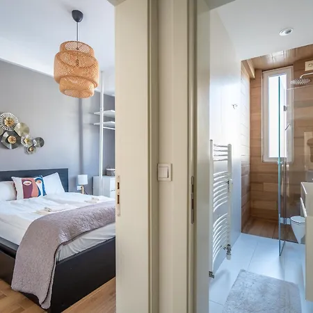 Apartmán Elegant Getaway Near Iconic Eagles' Bridge By Flat Manаger *