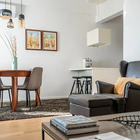 Elegant Getaway Near Iconic Eagles' Bridge Lejlighed *