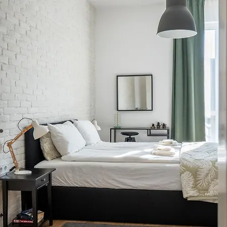 Elegant Getaway Near Iconic Eagles' Bridge By Flat Manаger Apartmán *