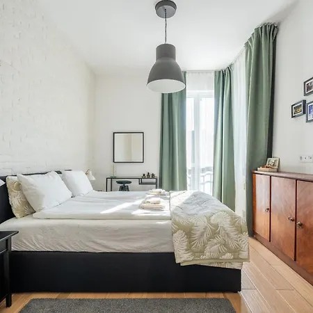 Elegant Getaway Near Iconic Eagles' Bridge By Flat Manаger