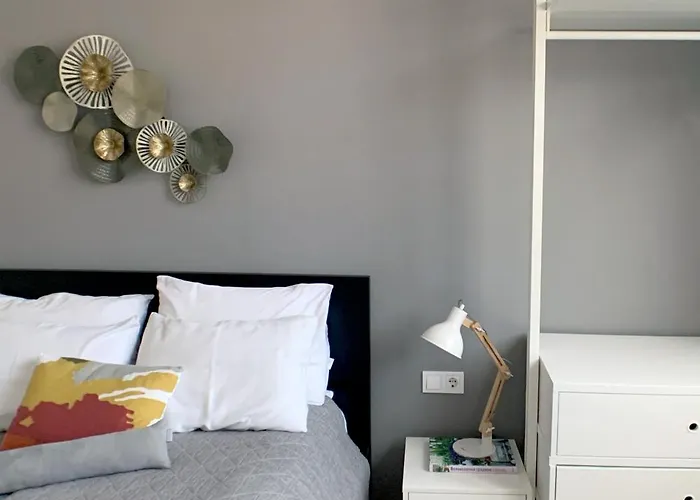 Διαμέρισμα Elegant Getaway Near Iconic Eagles' Bridge *