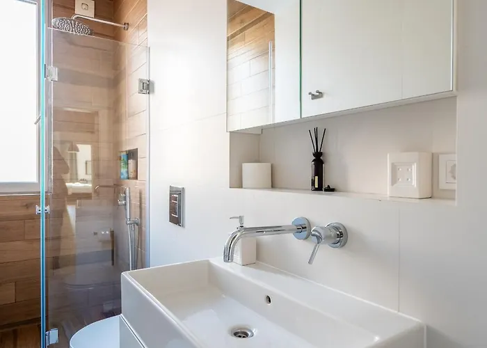 Διαμέρισμα Elegant Getaway Near Iconic Eagles' Bridge *