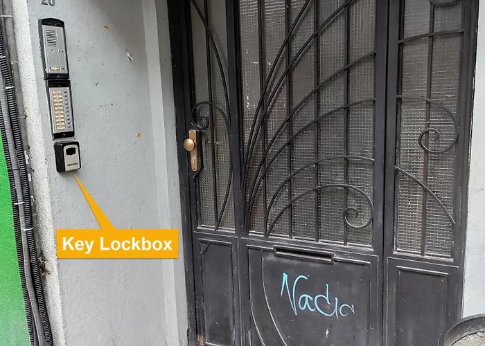 Elegant Getaway Near Iconic Eagles' Bridge * Σόφια