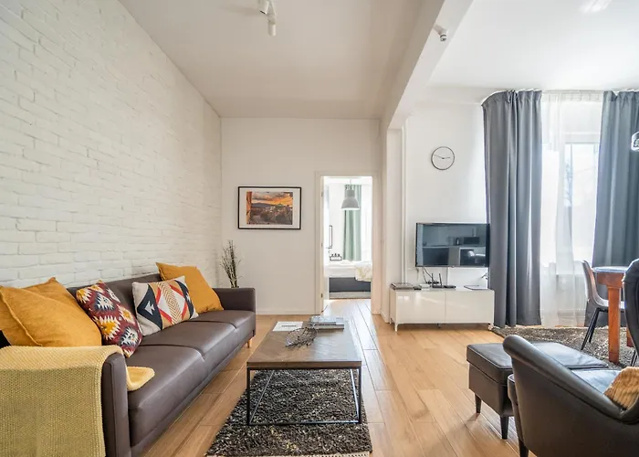 Elegant Getaway Near Iconic Eagles' Bridge Διαμέρισμα *