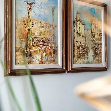 Elegant Getaway Near Iconic Eagles' Bridge Apartament